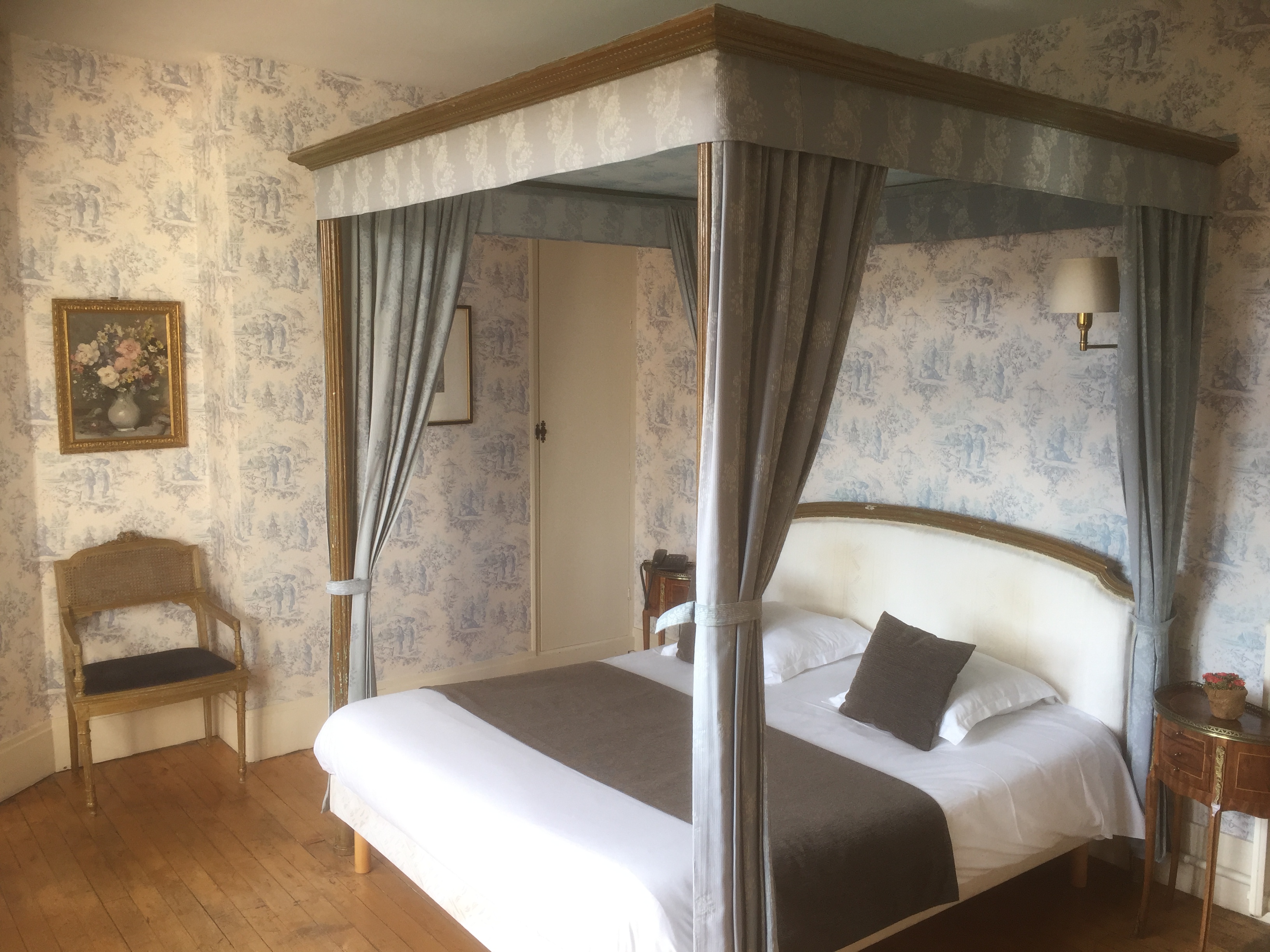 Four poster fun