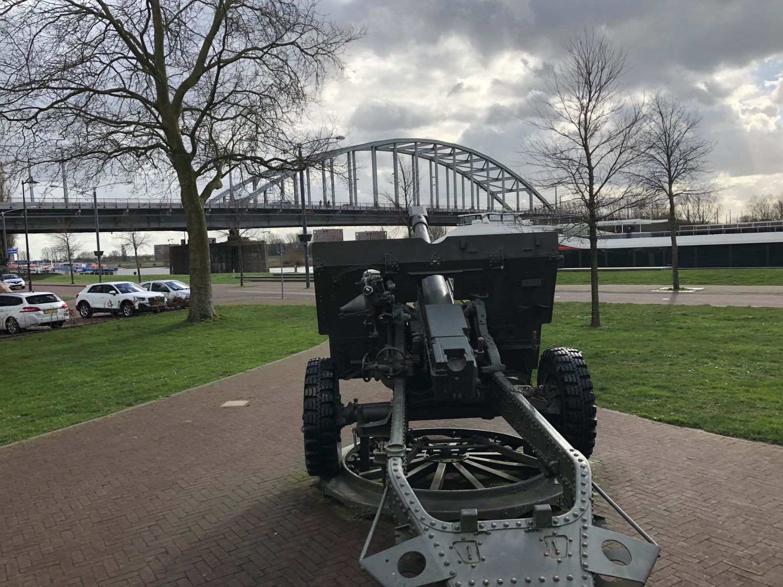 Field gun at John Frost bridge