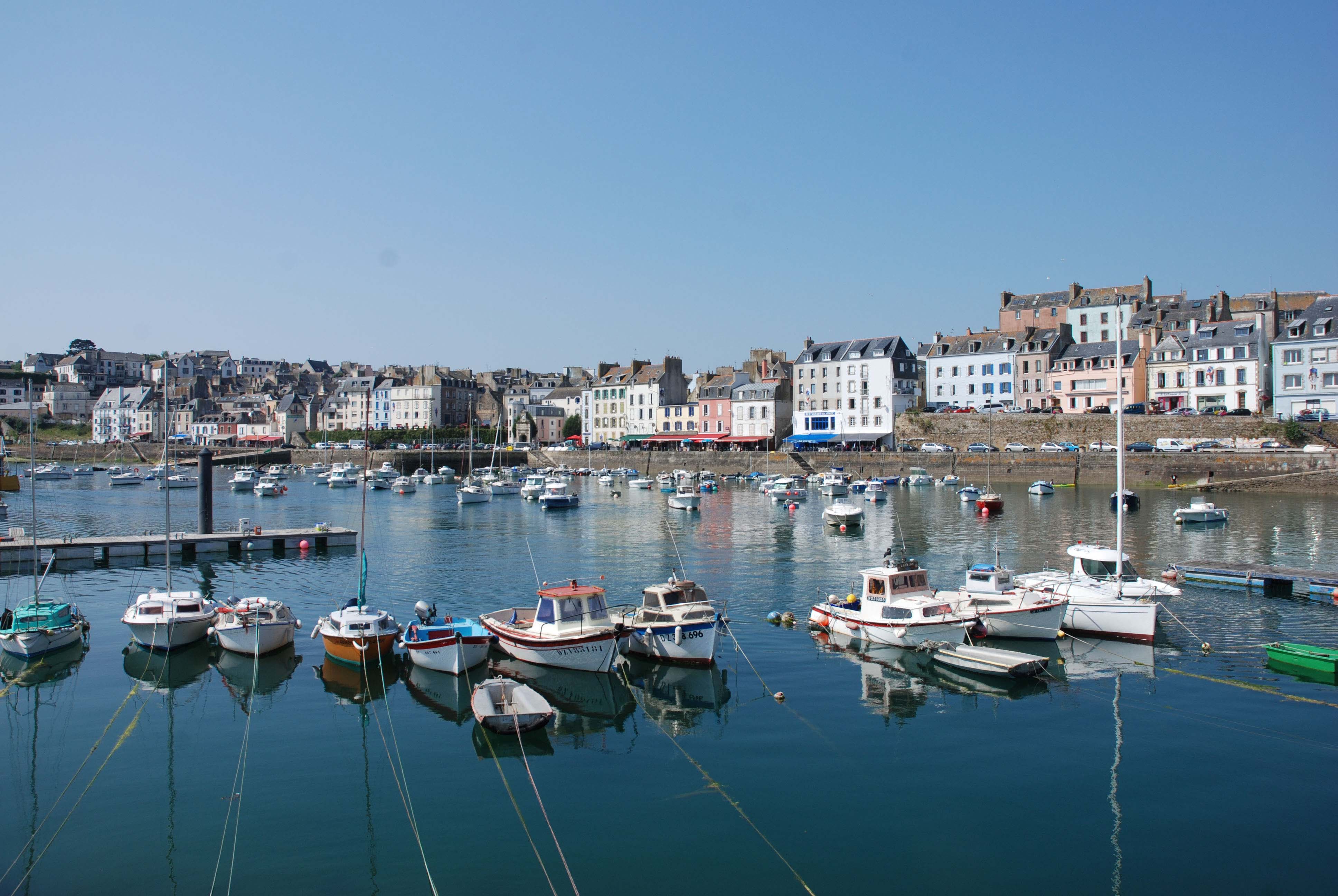 Cycling the Atlantic Way you see lots of lovely harbours