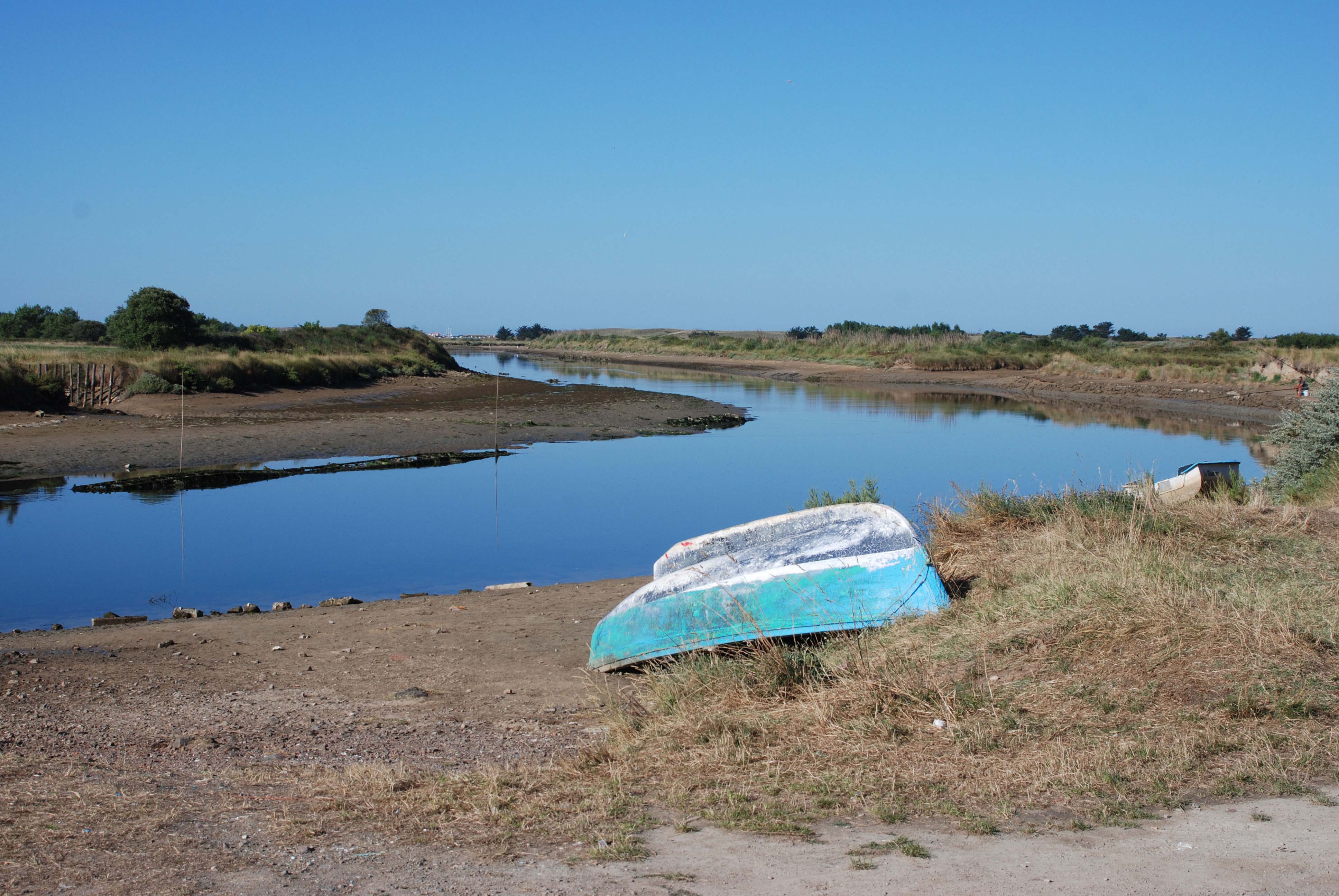 Cycle past pretty estuaries